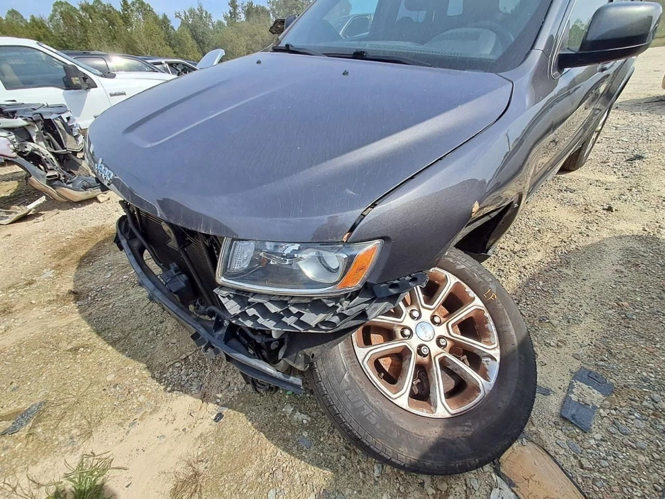 Puerta trasera del conductor Wk carrocería VIN E o F se adapta a 11-22 GRAND CHEROKEE 2697412 Foto 2 de 4