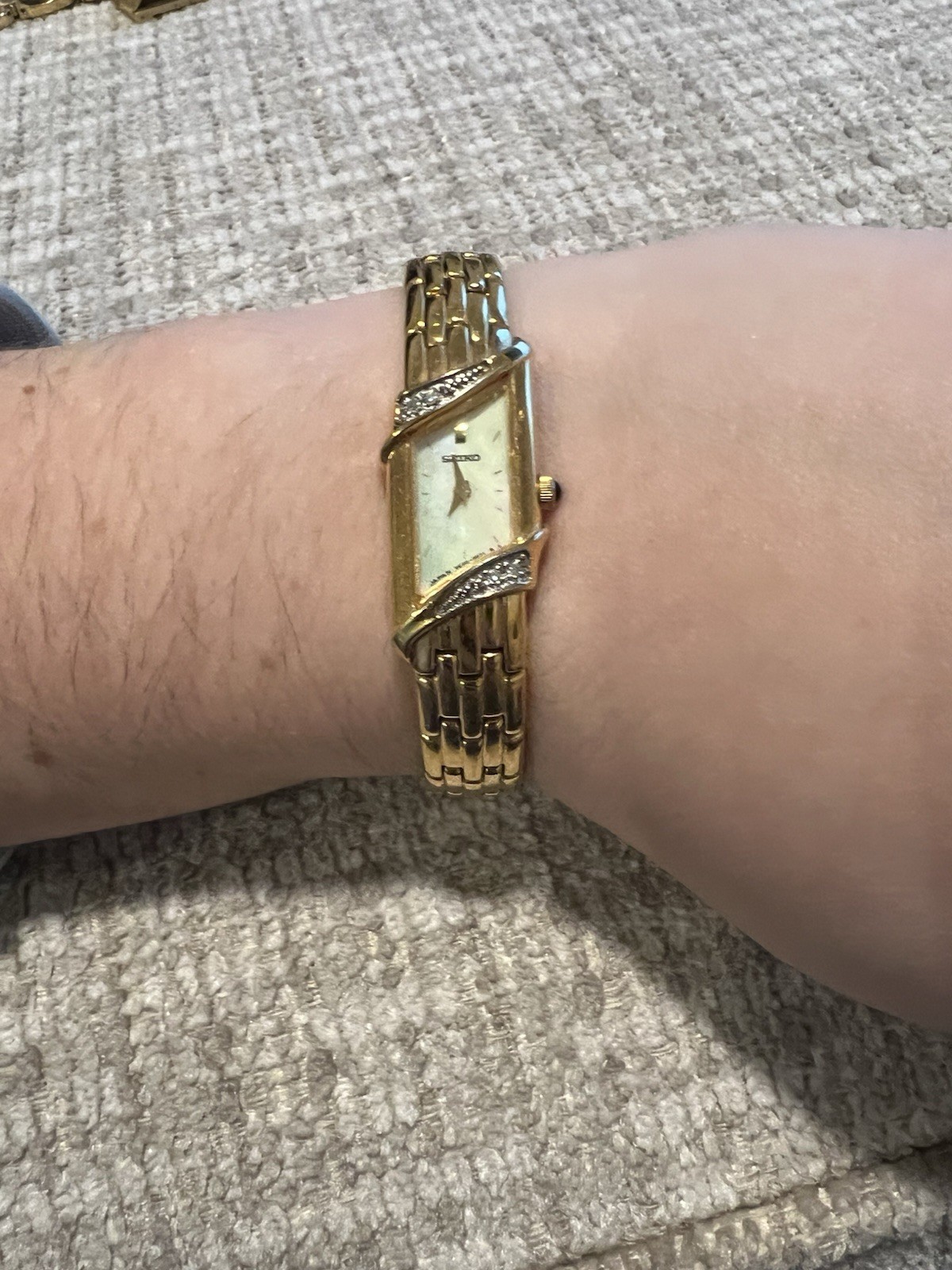 1989 Seiko Watch Lady’s Diamond Half Tone Vintage Moon Rare Rivoli Gold - vintagewatches.pk