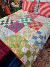 VINTAGE PATCHWORK QUILT/BEDCOVER/SINGLE/DOUBLE. EX CON.170CM X 140CM. GREAT CON!