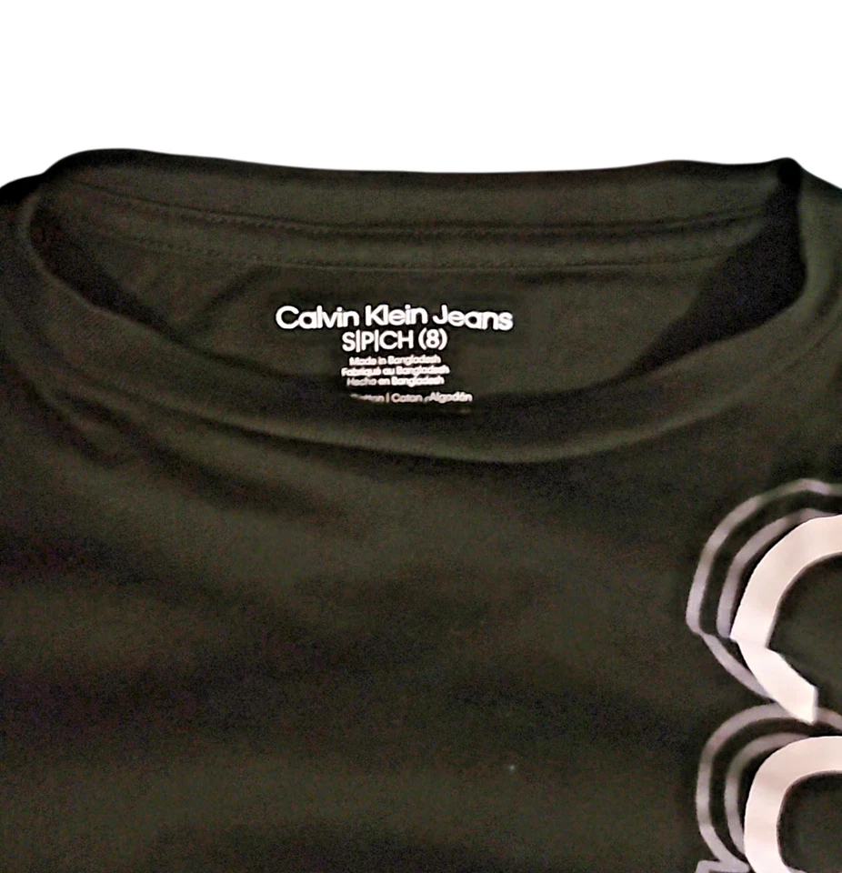Camiseta negra Calvin Klein Jeans para niños talla pequeña mangas cortas Foto 3 de 3