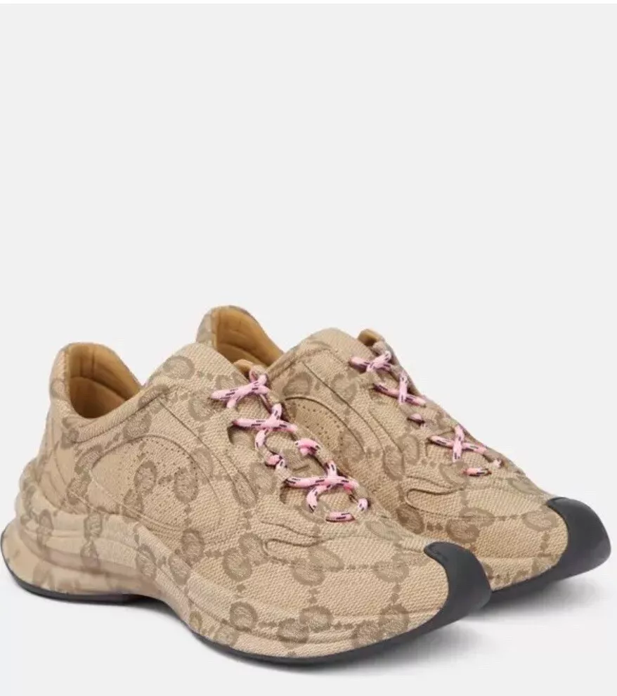 Baskets Gucci Run GG Supreme neuves en cuir imprimé femmes grosses baskets beige 6 