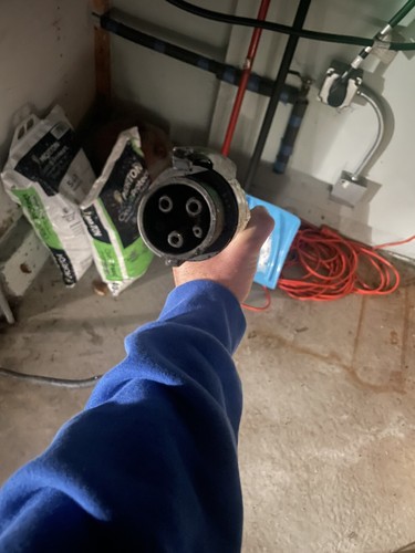 Electric Vehicle Charging Station AV Charger Aerovironment 240v 32 Amp NEMA 6-50 - Picture 2 of 2
