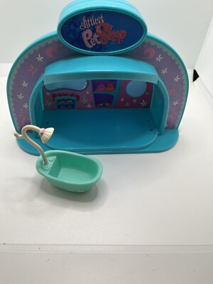 Littlest Pet Shop- LPS Light Up Stage (Blue) Bonus Bathtub