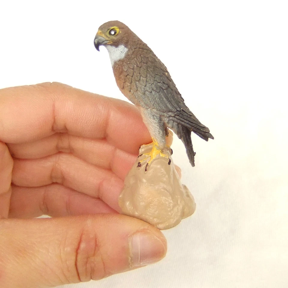 2pcs Eagle Bird Lifelike Fairy Garden Terrarium Dollhouse Decor Figurine Toy - Image 3 of 4