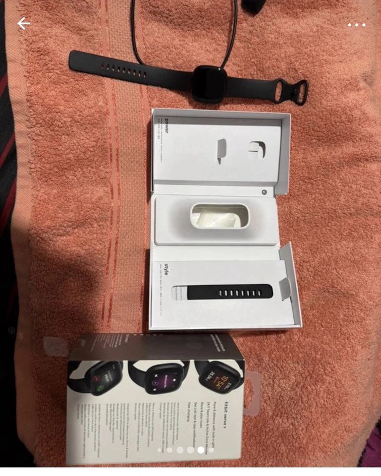 Fitbit Versa 3, photo 3 of 3