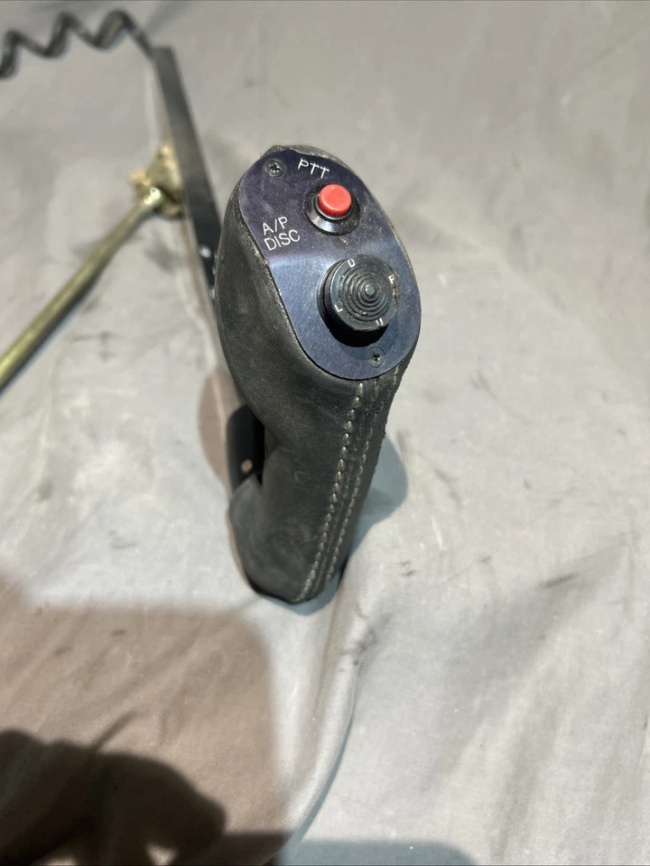 Conjunto de empuñadura de yugo Cirrus SR22T con tubo de yugo derecho 24578-002 / 13975-003 Foto 3 de 4