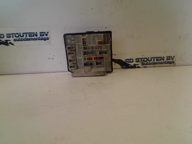 CAJA FUSIBLES CAJA FUSIBLES RENAULT KANGOO EXPRESS (FW) 2008 8200419492 Foto 2 de 2
