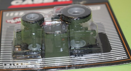 ERTL 1/64 Scale Case IH MX135 Maxxum Tractor with MFD Gray Striped Case IH Card - Picture 3 of 5