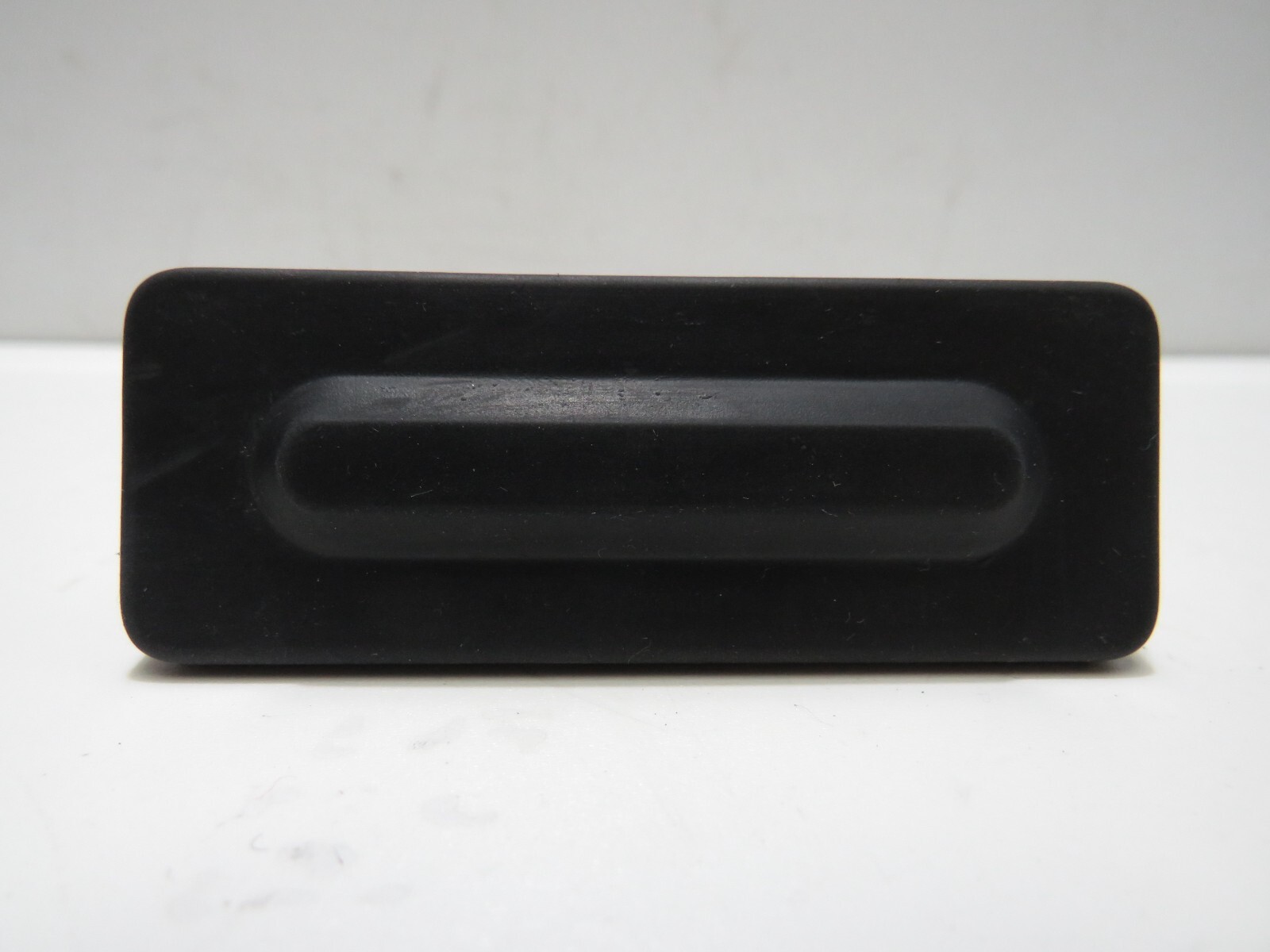 PEUGEOT 208 2024-25 TAILGATE RELEASE SWITCH (5 DOOR HBK) 9820395580        S5111