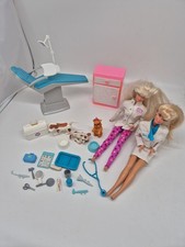 Barbie Tierarzt Klinik Set Mattel 1996 sehr komplett mit 2 Puppen & Zubehör