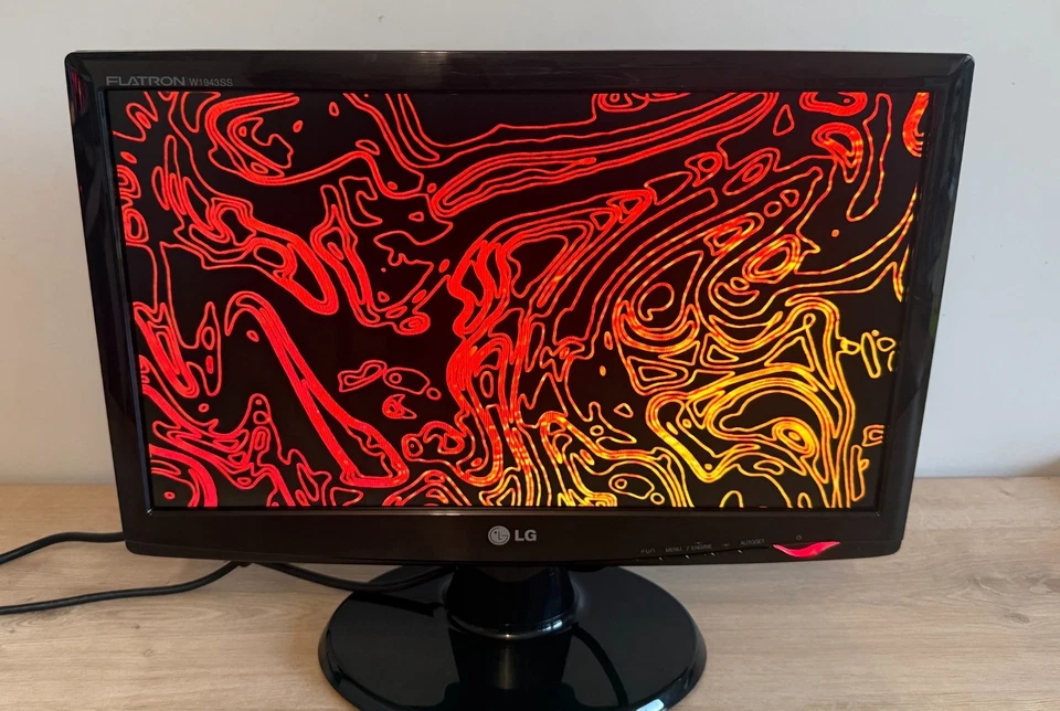 LG Flatron W1943SS 19" Inch LCD Monitor 16:9 Widescreen 1366x768 VGA - Black - Image 2 of 4