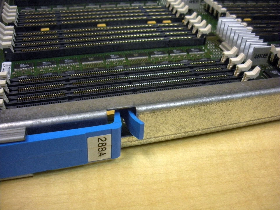 IBM 4073-7026 (CCIN 288A) 03N3034 03N3033 32-Slot Memory Carrier Card - Image 2 of 3