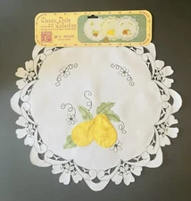 VTG AMERICAN CRAFTS 6PC  Embroidered Pear Stitched 14” Classic Doily Collection