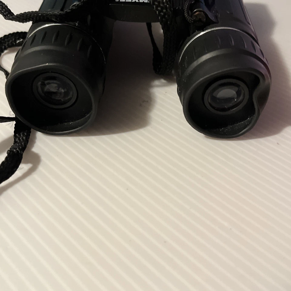 Humvee 10x42 Binoculars with Case Excellent Condition 262ft/1000yds 87m/1000m - Image 4 of 4
