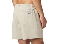 Columbia PFG Backcast III Water Short Beige Men  s Size S - 6  Inseam Omni-Shade