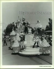 1988 Press Photo Mickey Mouse 60th birthday parade float at Disneyland