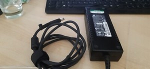 HP Laptop Ladegerät 647982-002 Output 19,5V (6,9A)