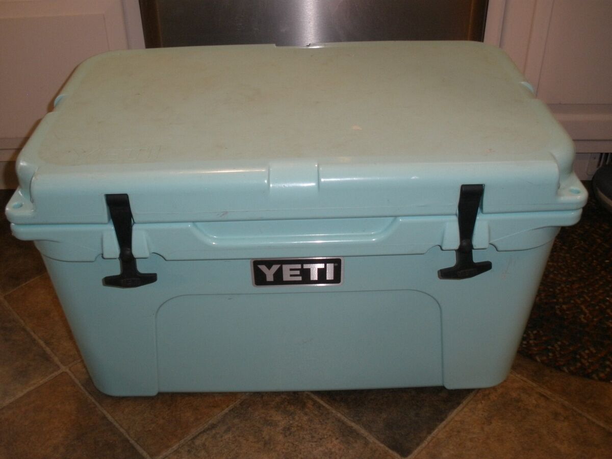 Yeti Aqua light Blue 45 Tundra Hard Cooler Rare Color Bear Yeti Aqua light Blue 45 Tundra Hard Cooler Rare Color Bear