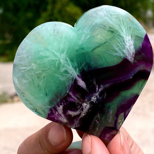 135G Natural fluorite feather crystal heart-shaped hand polished love specimen - 第 1/17 張圖片