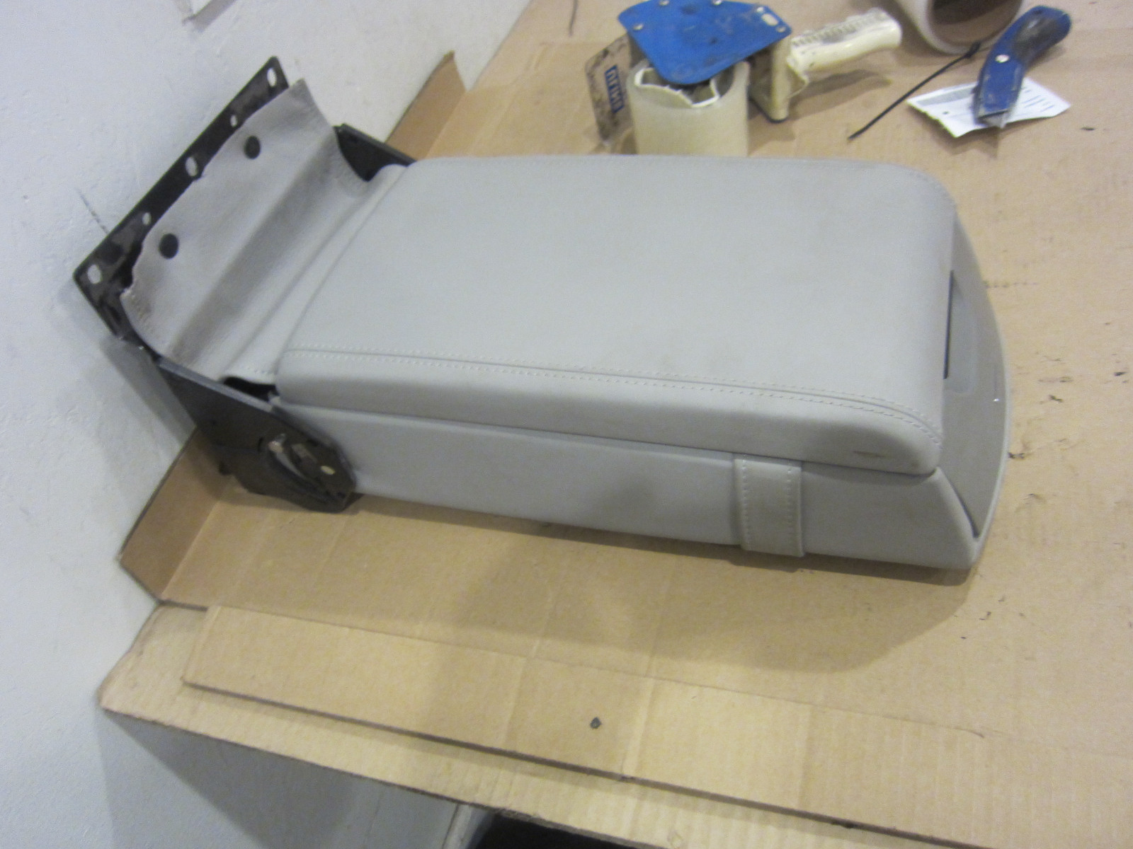 Maserati Quattroporte-  Rear Seat Center Console / Arm Rest  (USED) 981422100
