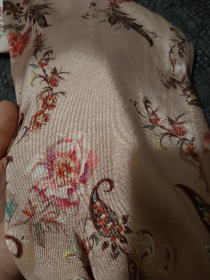 Chaqueta de satén floral rosa Haute Hippie grande Foto 3 de 4