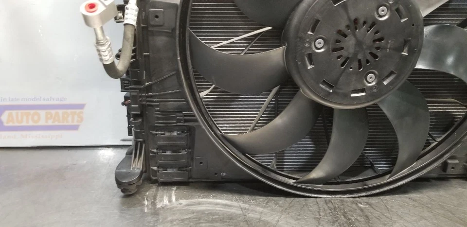 18 MERCEDES BENZ AMG GT 190 4.0L RADIATOR AC CONDENSER FAN COOLING MODULE - Image 3 of 4