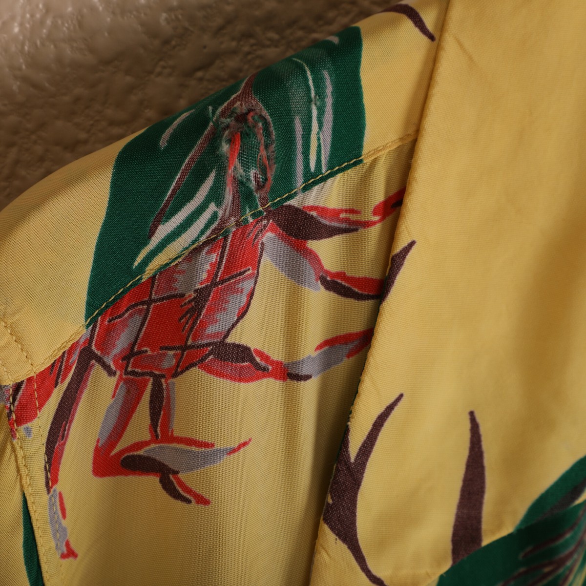 Vintage 1940s 40s Vibrant Rayon Aloha Hawaiian Shirt - Size Medium