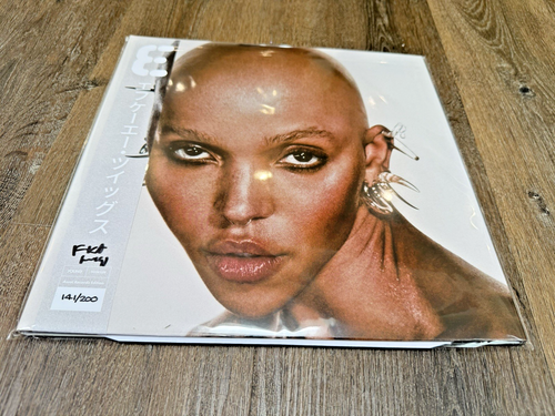 FKA Twigs EUSEXUA EXCLUSIVE ASSAI OBI MILKY VINYL SIGNED AUTOGRAPH LP - Picture 3 of 7