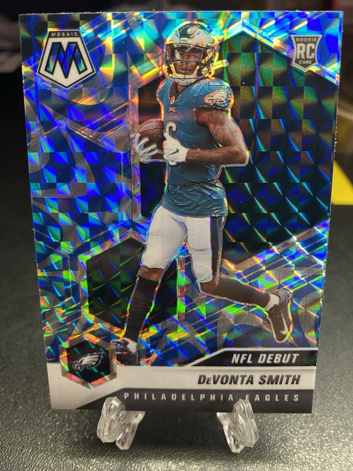 DeVonta Smith - 2021 Panini Mosaic NFL Debut Blue Reactive Prizm RC #246