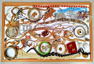 Lot BIJOUX Fantaisie COLLIERS Boucle Oreilles Pendentifs Bracelets BROCHES K32