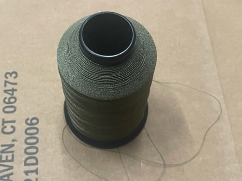U.S MILITARY SPOOL OD NYLON MACHINE THREAD SOFT FINISH 900 YDS - Picture 2 of 3
