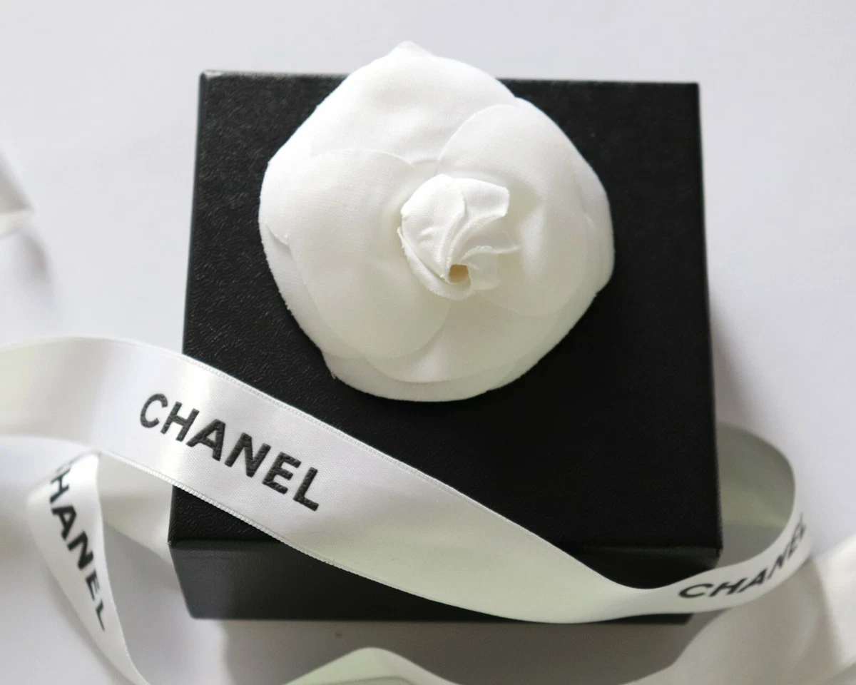 Auth CHANEL Haute Couture White Camellia Brooch with Chanel plate, boxed  France