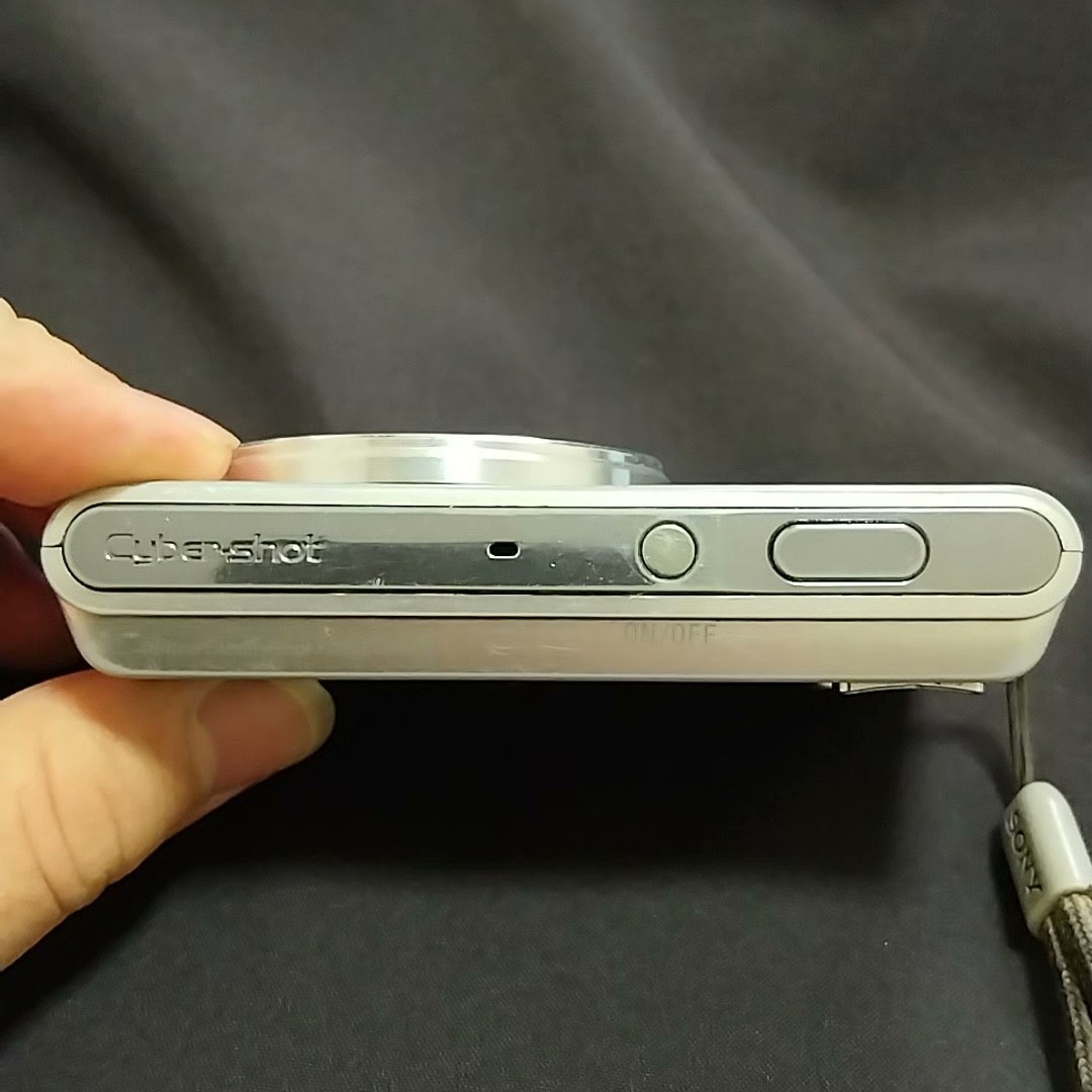 Sony DSC-W830 Cyber-Shot 20.1MP 8x Optical Zoom Digital Camera