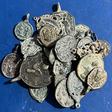 Cincin 19, Interesting lot of 25 Spanish Religious Medals,XVI to XVII