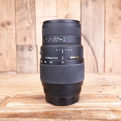 Sigma AF 70-300mm f/4-5.6 DG Zoomobjektiv - Sony A Mount - Pilz