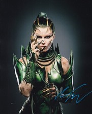 ELIZABETH BANKS signed autograph 20x25cm POWER RANGERS in person autograph COA