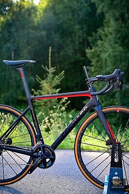 NEW Colnago V3 Disc with latest Shimano 105 Di2 carbon bike NEW Colnago V3 Disc with latest Shimano 105 Di2 carbon bike