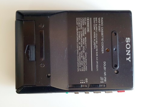 Rara cassetta radio Walkman registrazione Sony WM-F2097 + Sony MDR-W24 completamente funzionante - Foto 3 di 11