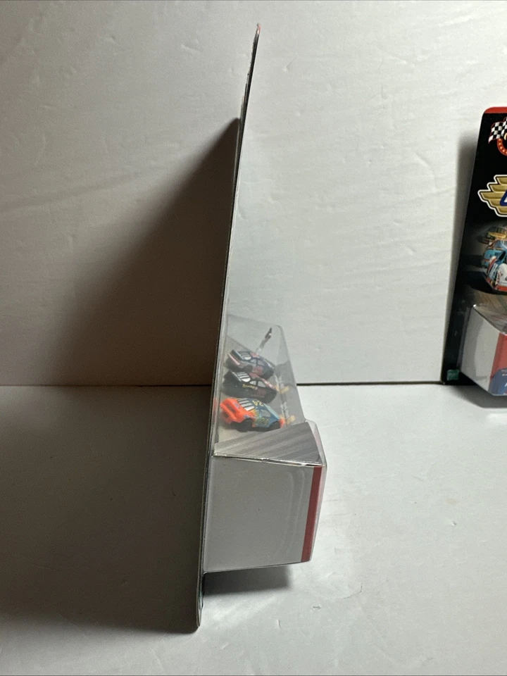 1999 Winner’s Circle Jeff Gordon Micro Machines Green Flag & Yellow Flag Series - Image 4 of 4