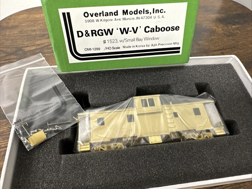 Overland Models HO Brass #1299 D&RGW Wide Vision Caboose #1523 w/Small Bay Windo - Image 3 of 4