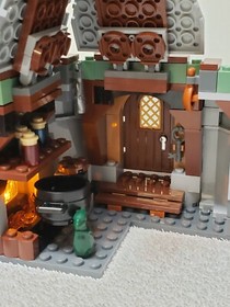 Lego 4738 - Harry Potter - Hagrid's Hut - Used-100% complete w/instructions