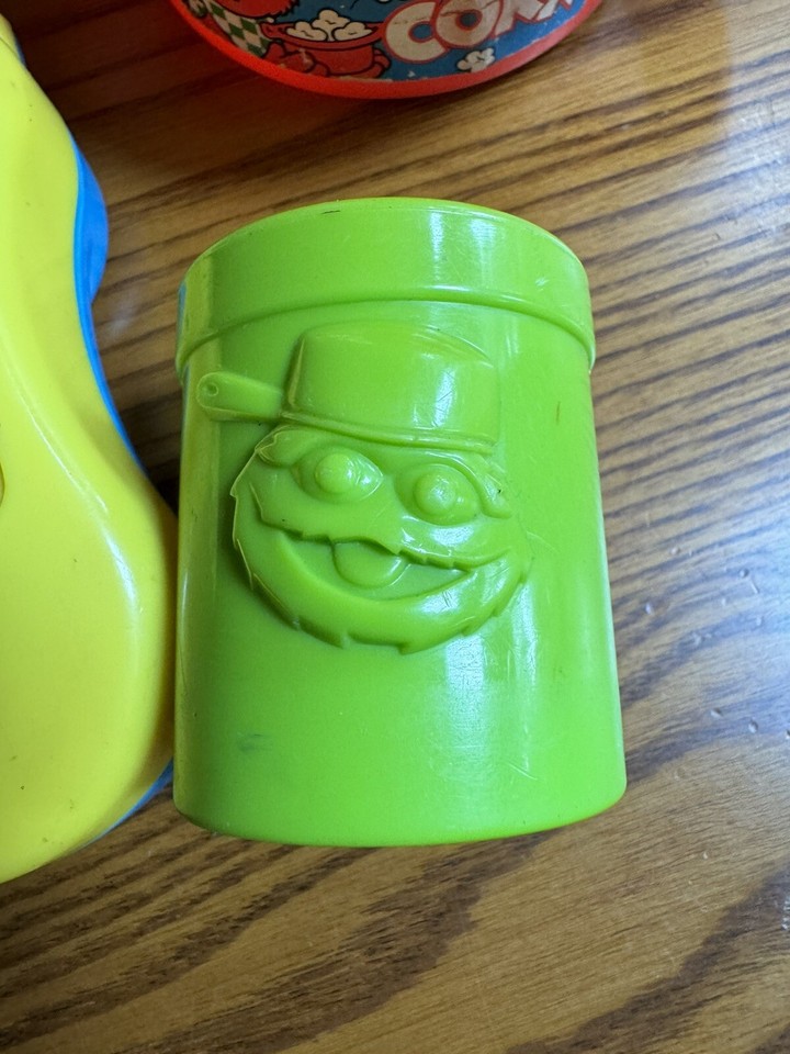 Vintage Tyco Sesame Street Elmo Kitchen 1997 Replacement Oscar Pepper