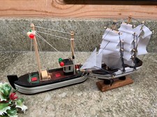 set of 2 Vintage Wooden Rocking Horses Green Red Christmas Decoration 7" Tall