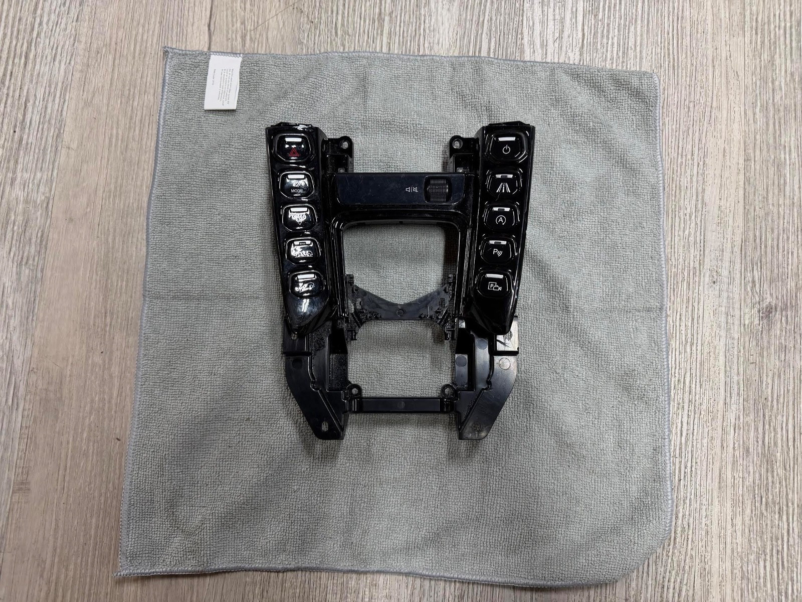 21-23 ASTON MARTIN DBX RADIO CONTROL SWITCH UNIT OEM # MY83-13D730-AC