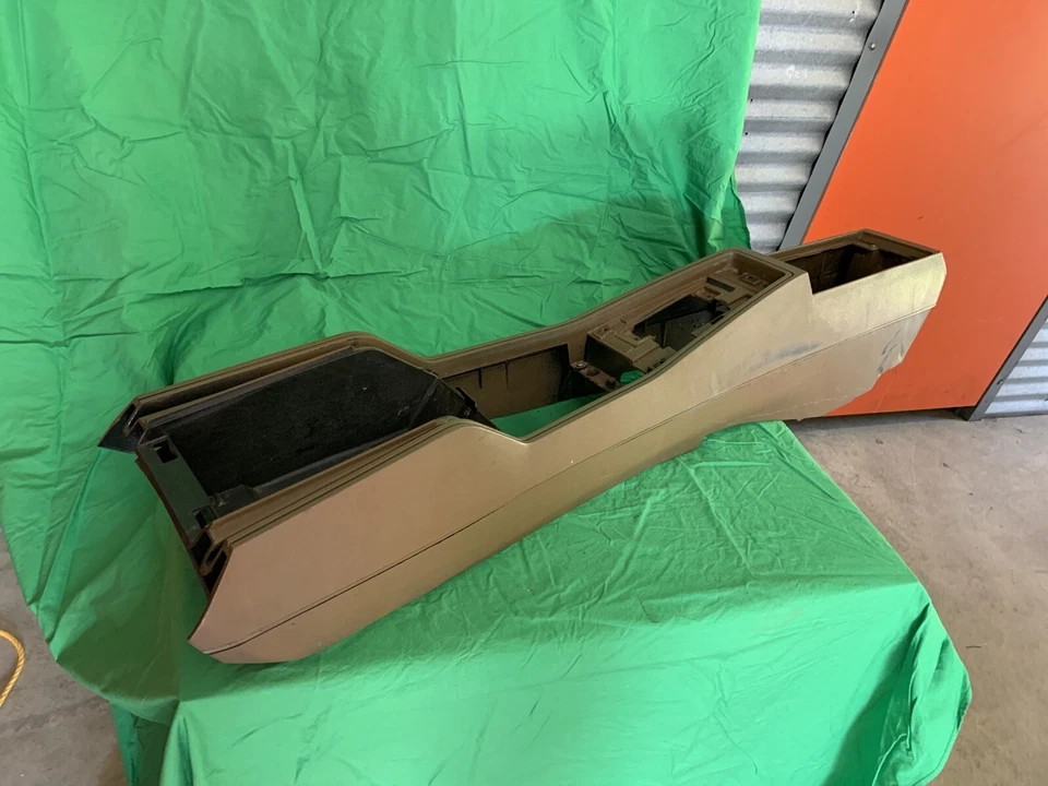 1973 -1977 OLDSMOBILE 442 CUTLASS SALON SUPREME FLOOR CONSOLE marrom central - Imagem 2 de 4