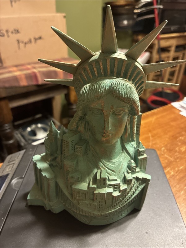 1998 Colbert Art Inc New York City Lady Liberty 