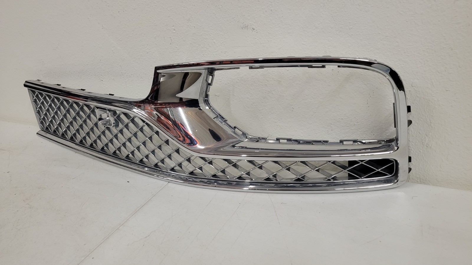 2020 2021 2022 BENTLEY FLYING SPUR LEFT SIDE BUMPER GRILLE OEM 3SE 807 683A