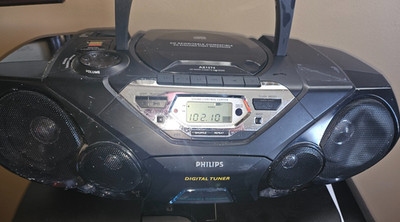 Philips AZ1574 CD Player Radio Portable Boombox CD Works Tape