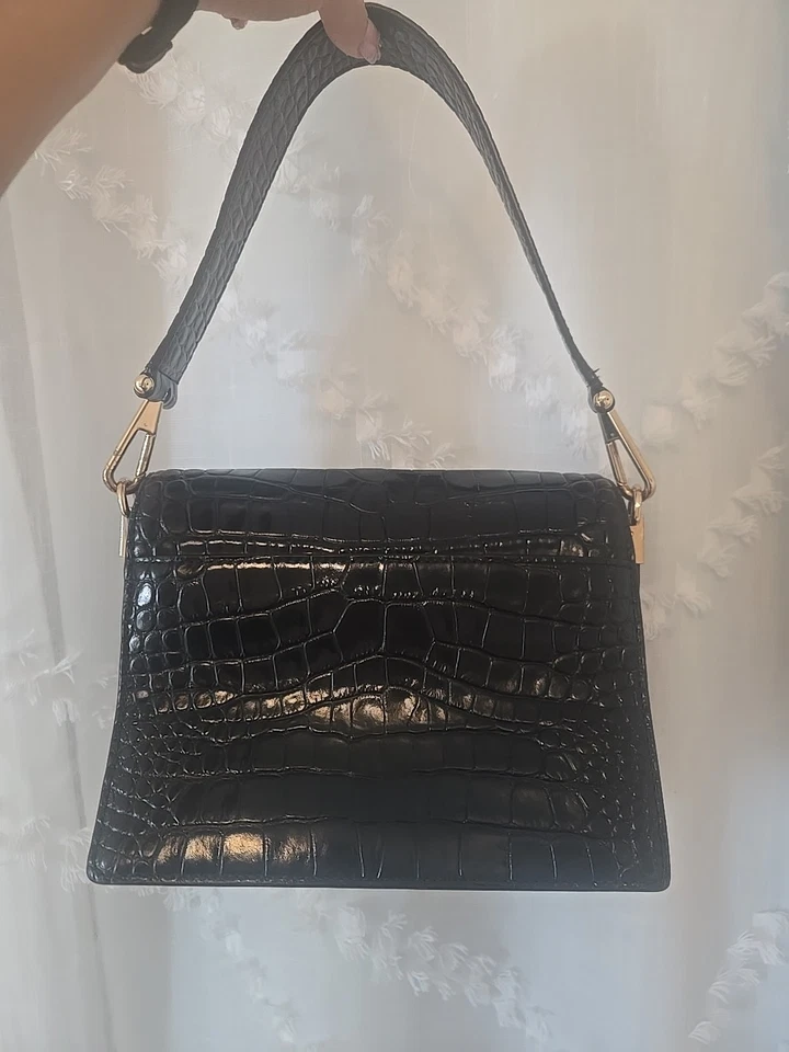 Bolso de hombro Tory Burch Robinson de cuero mediano en relieve de cocodrilo negro Foto 2 de 4