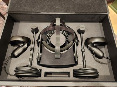Meta Oculus Rift CV1 Virtual Reality Headset  Set - Tested